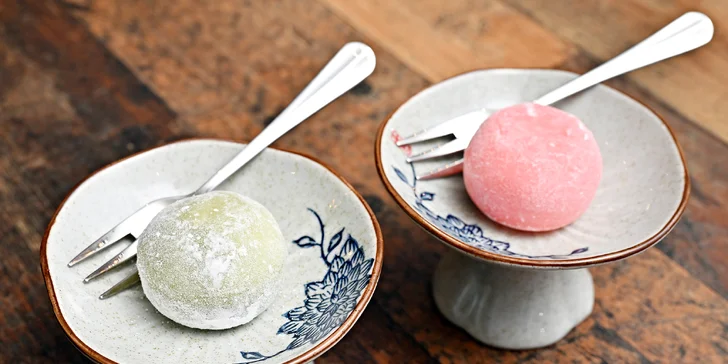 Degustační cesta po Japonsku i s vínem pro dva: plněné knedlíčky, ramen a mochi