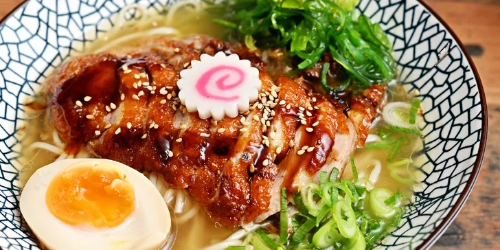 Degustační cesta po Japonsku i s vínem pro dva: plněné knedlíčky, ramen a mochi