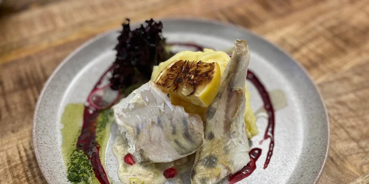 Tříchodové menu s candátem, jelenem či kozím sýrem pro 2 osoby