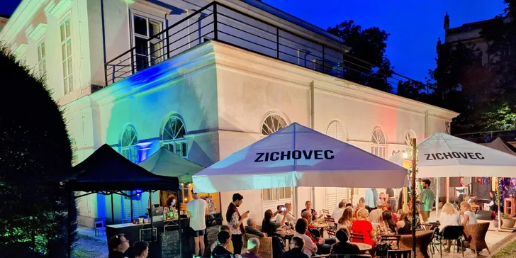 Horký nápoj dle výběru v centru Prahy: svařák, horká čokoláda i chai latte
