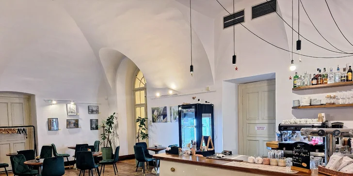 Horký nápoj dle výběru v centru Prahy: svařák, horká čokoláda i chai latte
