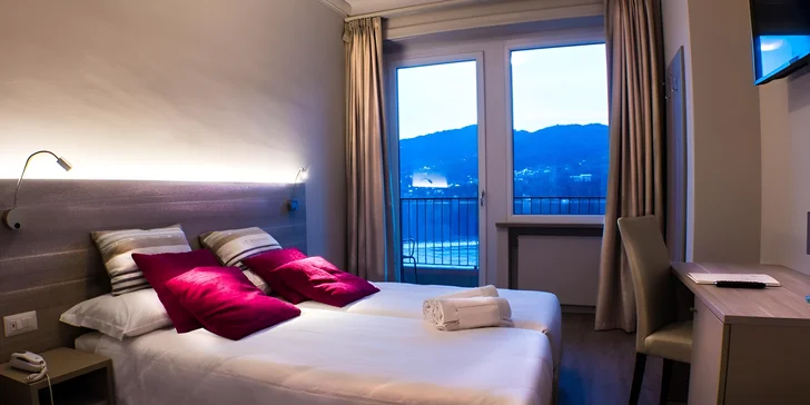 Lago di Como: hotel přímo na břehu jezera, polopenze i venkovní bazén