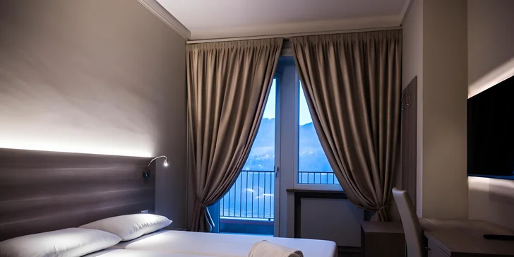 Lago di Como: hotel přímo na břehu jezera, polopenze i venkovní bazén