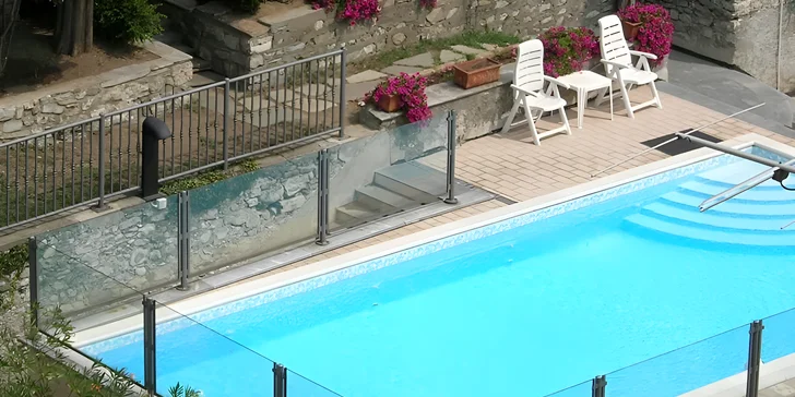 Lago di Como: hotel přímo na břehu jezera, polopenze i venkovní bazén