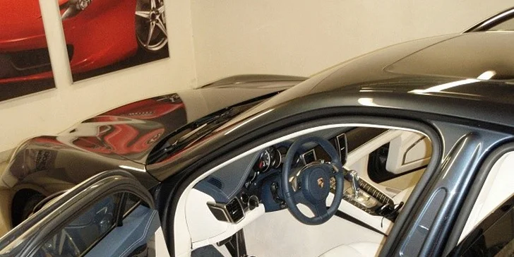 Ruční mytí auta ve značkové automyčce