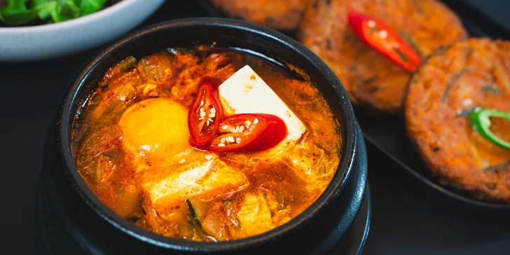 Polední menu i nápoj v samém srdci Prahy: korejské speciality pro 1 až 2 osoby