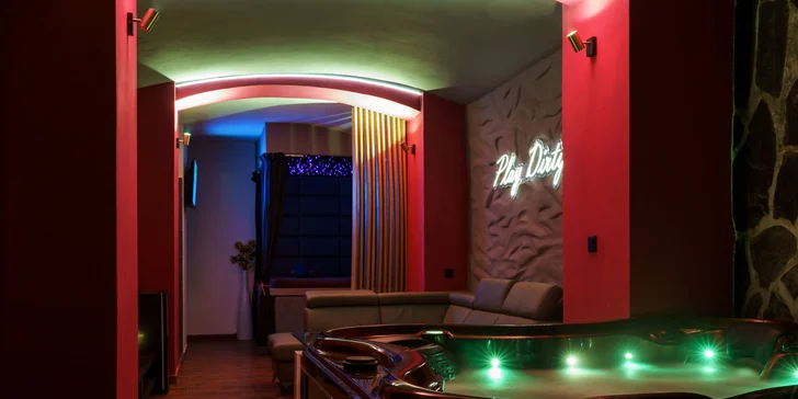 Romantika v privátním wellness: krb, sauna a vířivka na 2 hod. i celou noc
