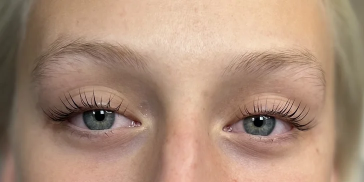 Uhrančivý pohled: barvení obočí i vč. laminace či lash lifting řas