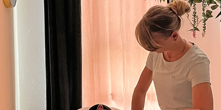 Masáž a masážní křeslo podle výběru z 11 druhů: 80 min. relaxu