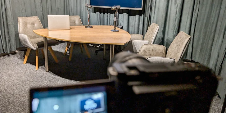 Nahrávání v kompletně vybaveném podcastovém studiu vč. střihu a editu