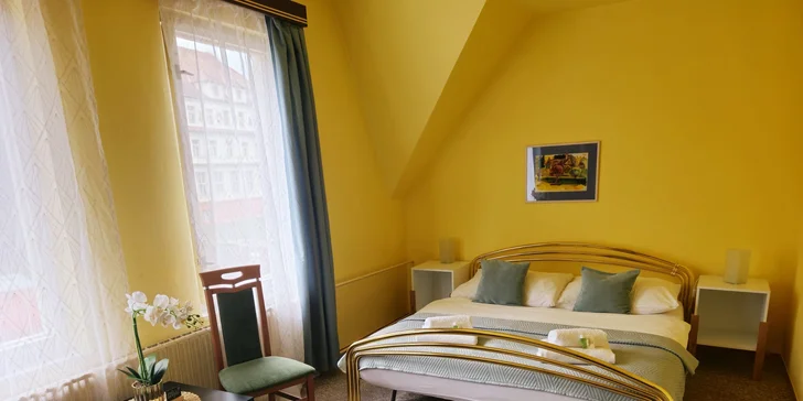Klid a pohoda v Luhačovicích: tradiční hotel se snídaní, v blízkosti kolonáda i plovárna