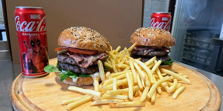 Klasické i dvojité burgery: 6 druhů na výběr, menu s hranolky a nápojem a rozvoz po Opavě zdarma