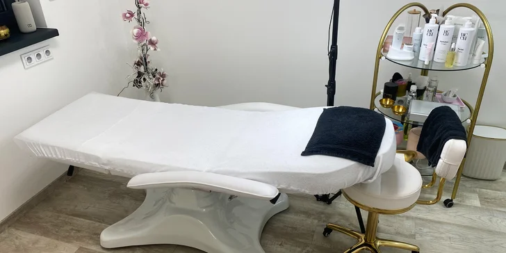 Permanentní make-up očních linek, rtů technikou akvarel či pudrového obočí