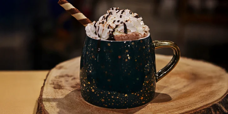 Horký nápoj dle výběru v centru Prahy: svařák, horká čokoláda i chai latte