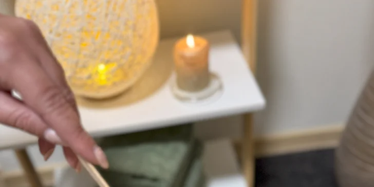 Luxusní relaxační celotělové balíčky plné péče: uklidňující koupel nohou, peeling a zábal i celotělová masáž