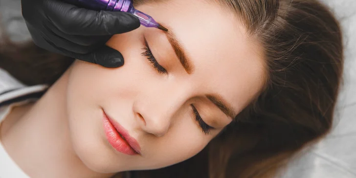Permanentní make-up očních linek, rtů technikou akvarel či pudrového obočí