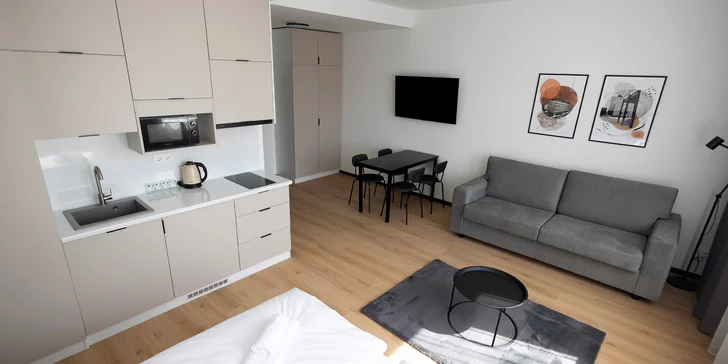 Moderní apartmány v maďarském Miskolci: snídaně, sleva do dětského parku i na motokáry