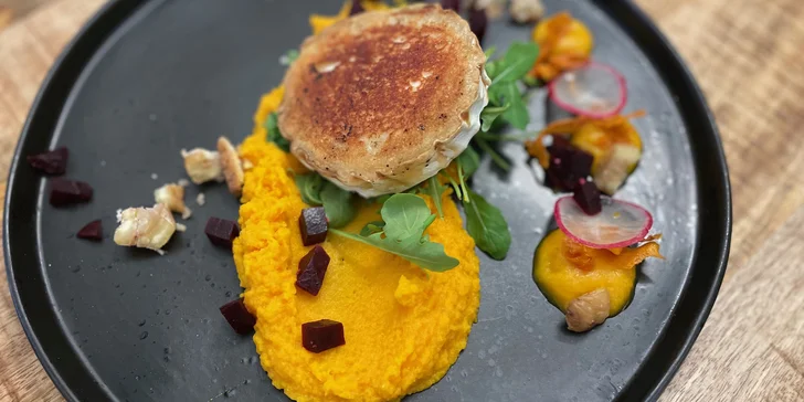 Tříchodové menu s candátem, jelenem či kozím sýrem pro 2 osoby