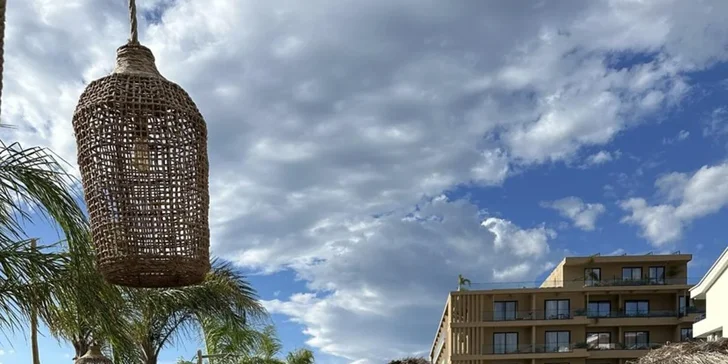 Luxusní pobyt v Albánii: 5* Hotel Regina Palm Resort, all inclusive i oblázková pláž 20 m od hotelu