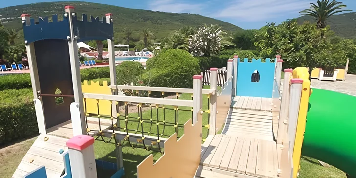 Dovolená na Sardinii: 4* rodinný hotel u pláže s all inclusive light, 3 bazény, animace