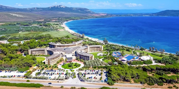 Dovolená na Sardinii: 4* rodinný hotel u pláže s all inclusive light, 3 bazény, animace