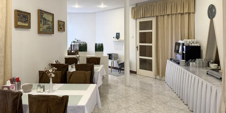 Klid a pohoda v Luhačovicích: tradiční hotel se snídaní, v blízkosti kolonáda i plovárna
