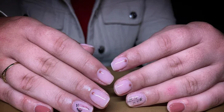 Jako ze žurnálu: přístrojová manikúra s gel lakem pro dokonale upravené ruce