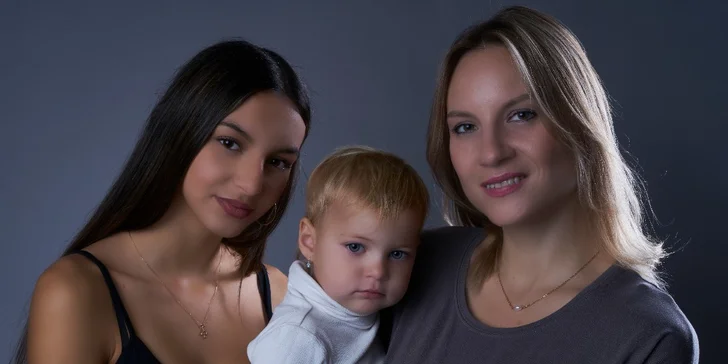 Profesionální focení v ateliéru s italským fotografem v délce 30, 60 či 90 minut i se službami vizážistky