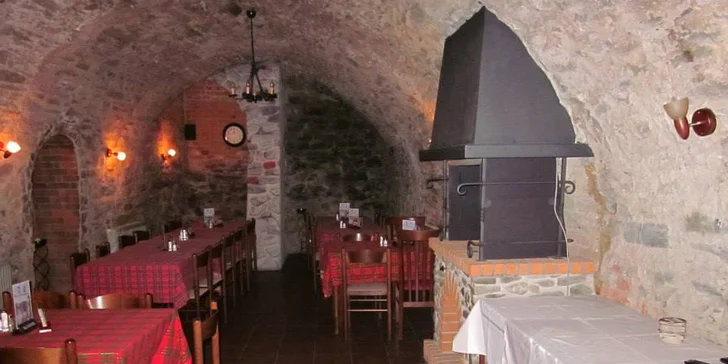 Tříchodové menu pro dva ve vinárenském sklípku