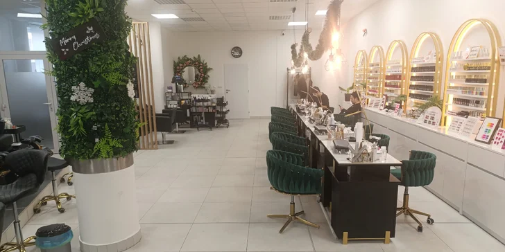 Kompletní péče o nohy pro 1 i 2 osoby: VIP pedikúra, maska na nohy i masáž