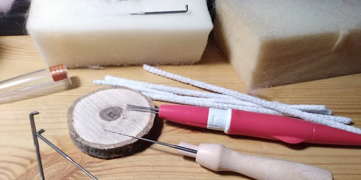 Kreativní tvoření z ovčí vlny: workshop výroby plstěných víl a andílků pro 1 i 2 osoby