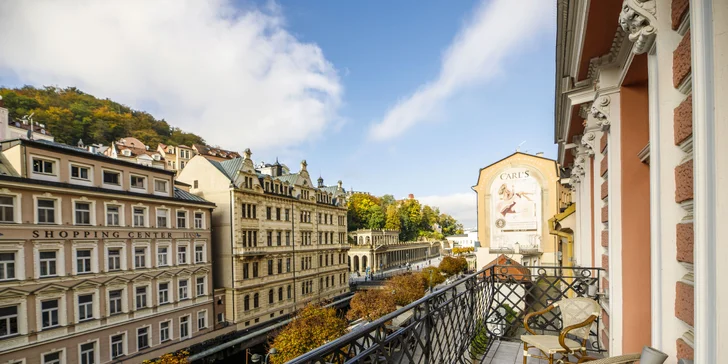 Pobyt v centru Karlových Varů s výhledem na kolonádu: historický hotel s wellness i masáží