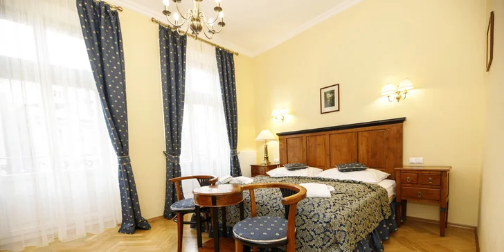 Pobyt v centru Karlových Varů s výhledem na kolonádu: historický hotel s wellness i masáží