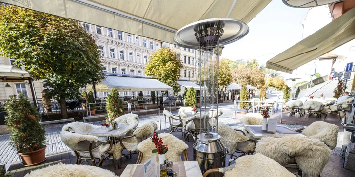 Pobyt v centru Karlových Varů s výhledem na kolonádu: historický hotel s wellness i masáží