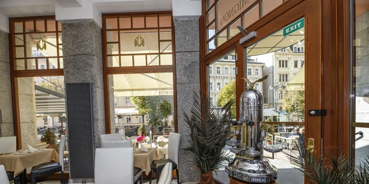 Pobyt v centru Karlových Varů s výhledem na kolonádu: historický hotel s wellness i masáží
