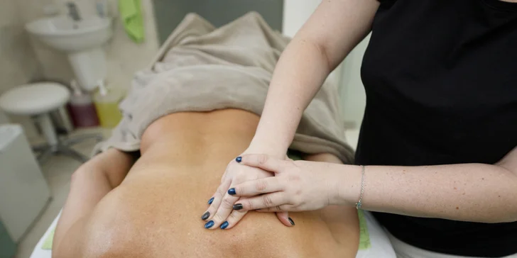 Pobyt v centru Karlových Varů s výhledem na kolonádu: historický hotel s wellness i masáží