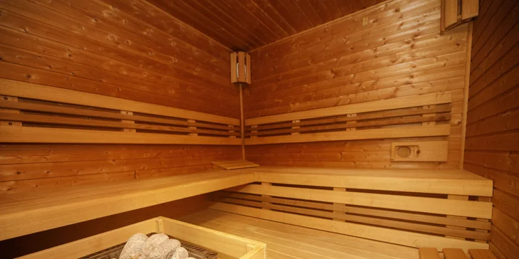 Pobyt v centru Karlových Varů s výhledem na kolonádu: historický hotel s wellness i masáží