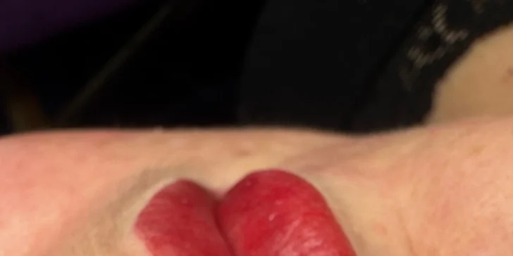 Permanentní make-up očí, rtů či obočí nebo odstranění tetování či permanentního make-upu