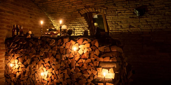 Večer ve středověké krčmě: utopenci, hermelín a klobásky i koncert a neomezené nápoje