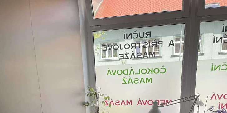 Nožky jako v bavlnce: lázeňská pedikúra s masáží nebo lávové kameny