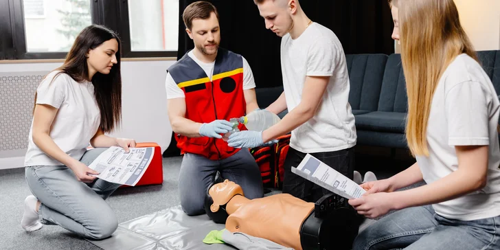 6hodinový certifikovaný kurz první pomoci pro 1 nebo 2 osoby