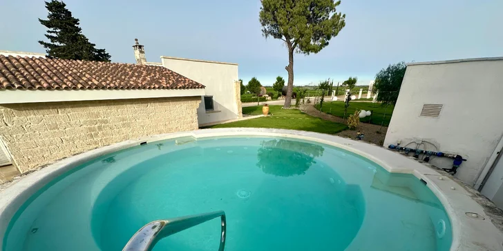 Kouzlo jižní Itálie: 5* rezidence uprostřed vinice, snídaně a možnost wellness