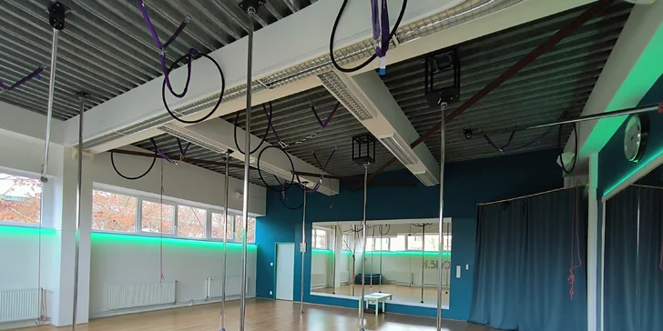 Večerní kurz pole dance pro začátečníky: 6 lekcí svůdného tance a akrobacie