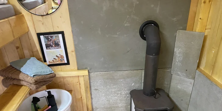 Tiny House s výhledem do krajiny Podkrkonoší i s možností využití koupacího sudu
