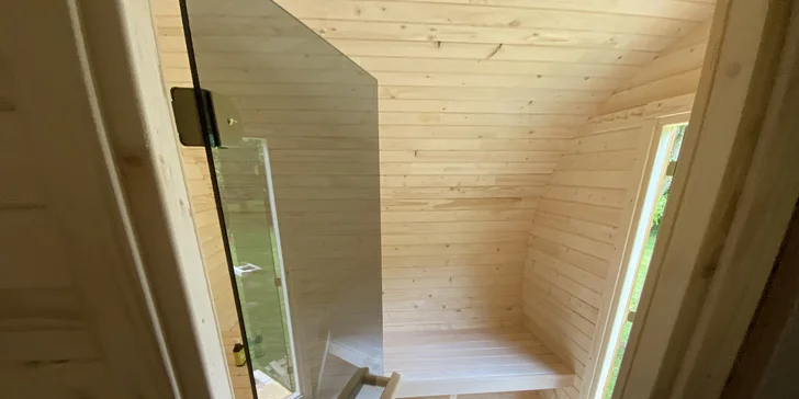 Tiny House s výhledem do krajiny Podkrkonoší i s možností využití koupacího sudu