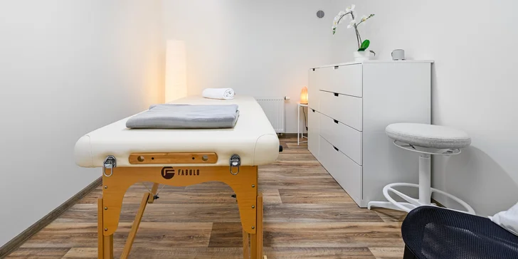 60 min. masáže dle výběru a 30 min. wellness v Sauna Central