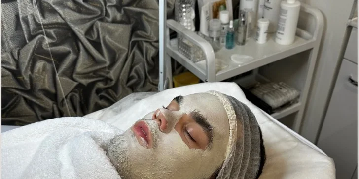 Čištění pleti ultrazvukem, kombinované čištění i balíček se zvlhčovacím sérem a alginátovou maskou
