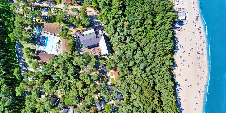 Baltský resort u pláže v Pobierowo: polopenze, neomezený wellness i zábava pro děti