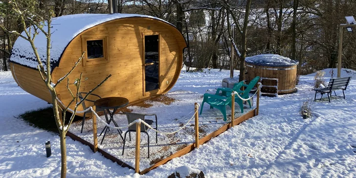 Tiny House s výhledem do krajiny Podkrkonoší i s možností využití koupacího sudu