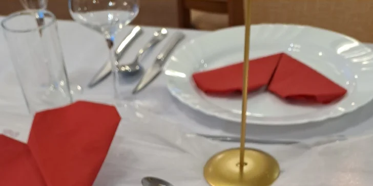 Valentýnské 4chodové menu pro jednu nebo dvě osoby: losos nebo steak, sekt i vývar